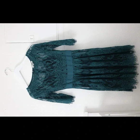 BB Dakota Dark Green Laced Midi Dress - Picture 2 of 3